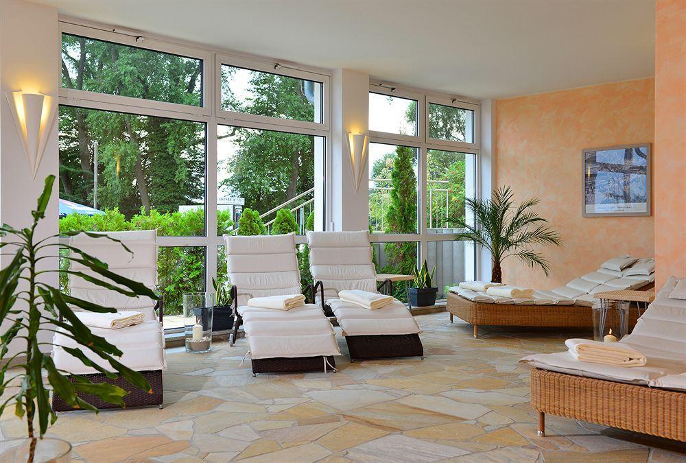Strandhotel Seerose Kölpinsee Exteriör bild