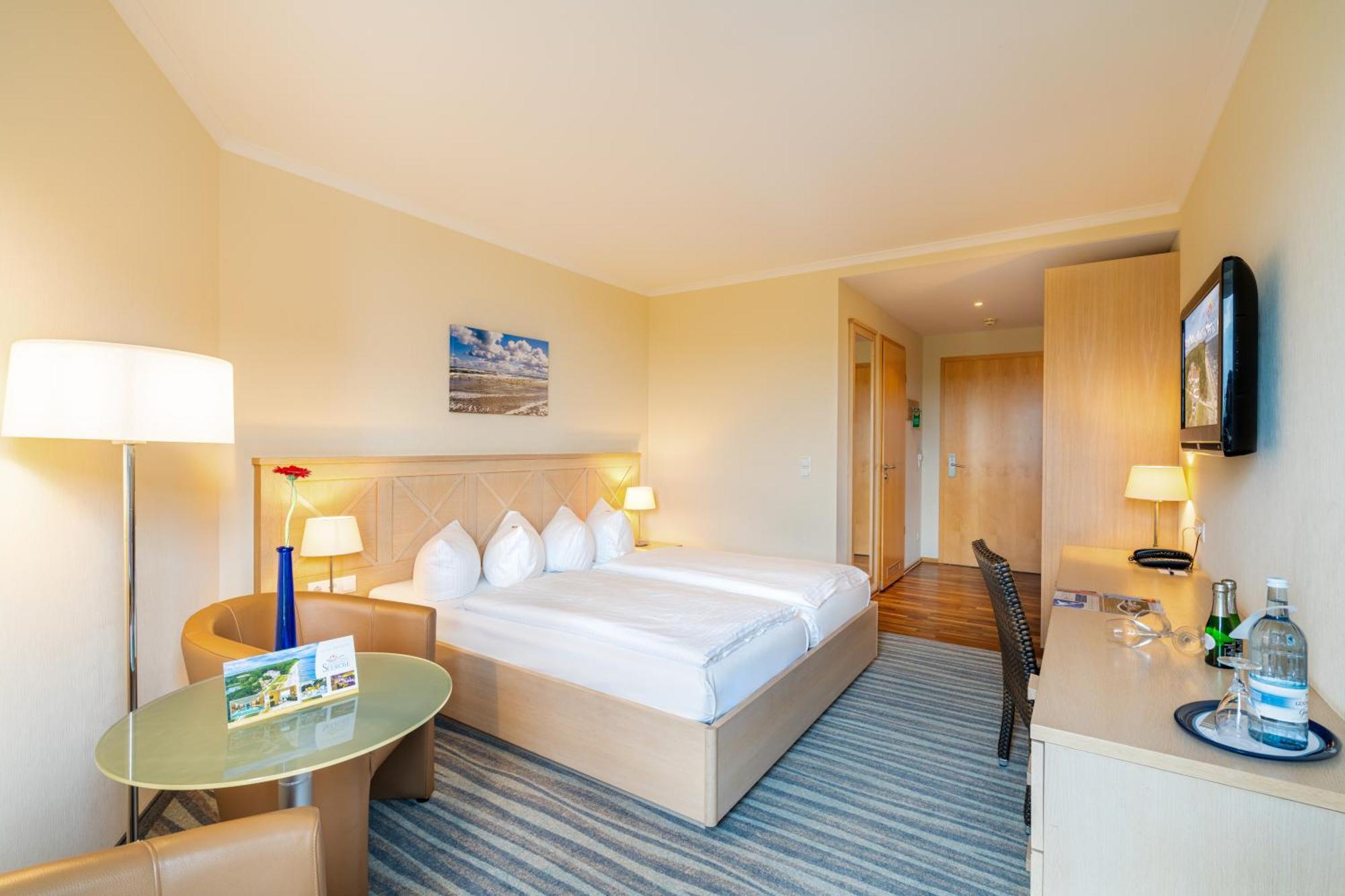 Strandhotel Seerose Kölpinsee Exteriör bild